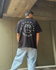Camiseta Unisex Oversize Menos Penas Más Playa Negra (Algodón 270 grs)