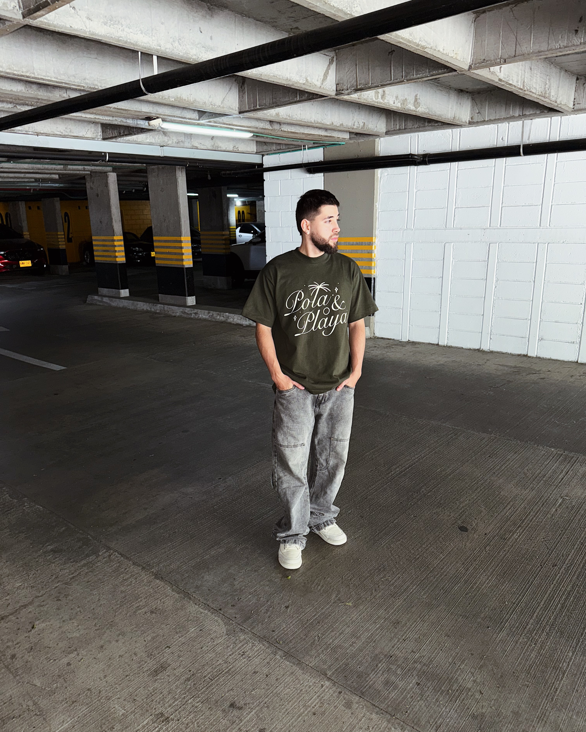 Camiseta Unisex Oversize Pola y Playa Verde (Algodón 270 grs)