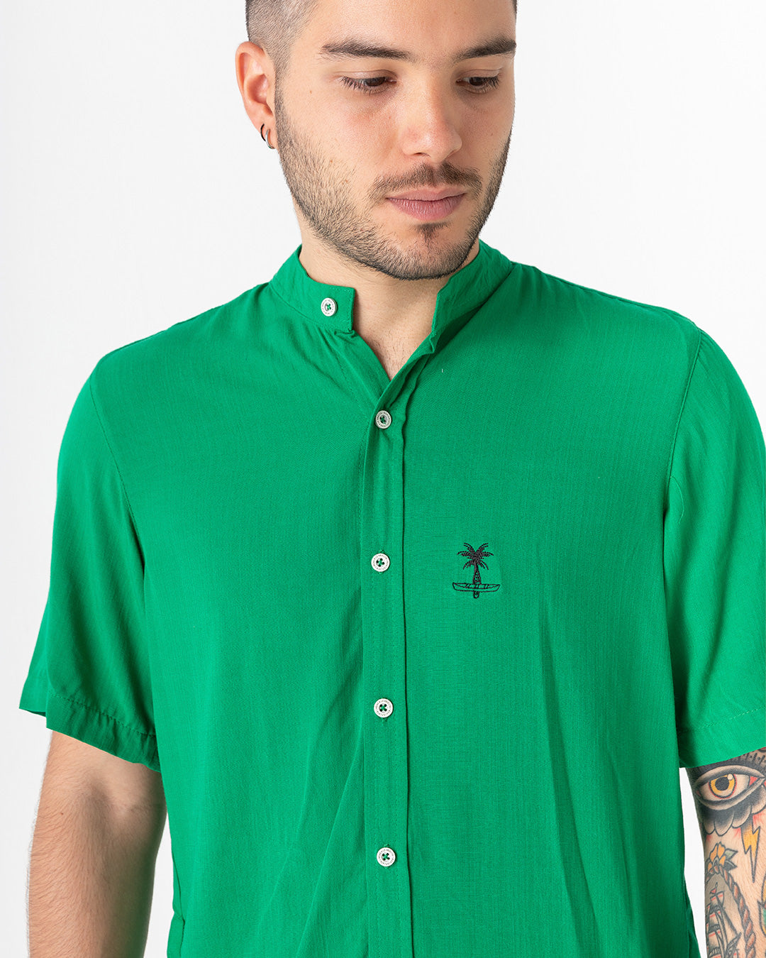 Camisa hombre Aguacate Cuello mao (Chalis)