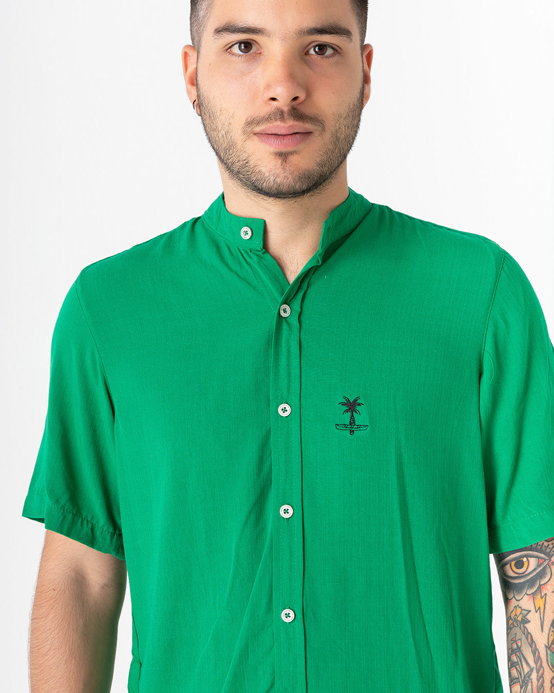 Camisa hombre Aguacate Cuello mao (Chalis)