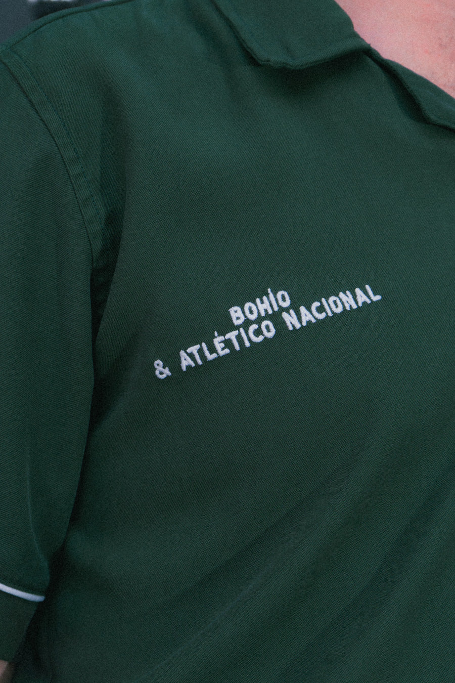 Camisa Unisex Esto Es, Verde Oscuro Atlético Nacional X Bohío (Rayón)