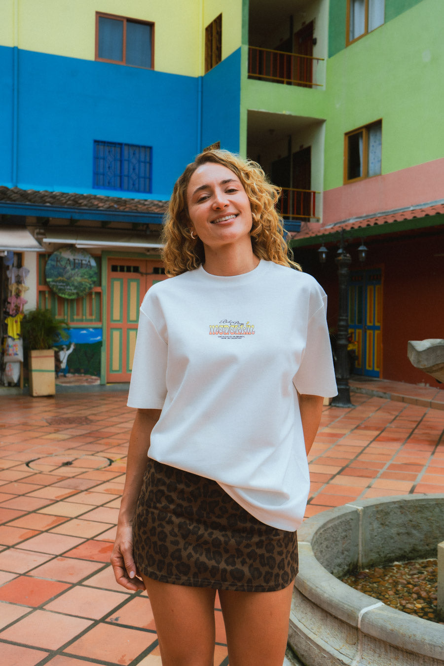 PREVENTA Camiseta Unisex Cruda Media Oversize Ciudades Medellin (250 grs)