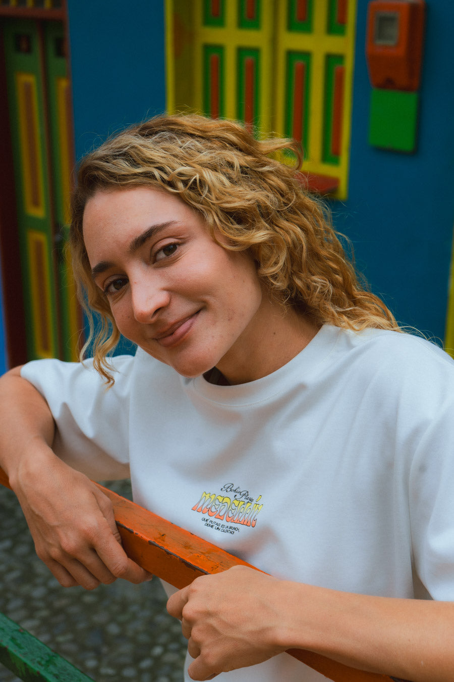 PREVENTA Camiseta Unisex Cruda Media Oversize Ciudades Medellin (250 grs)