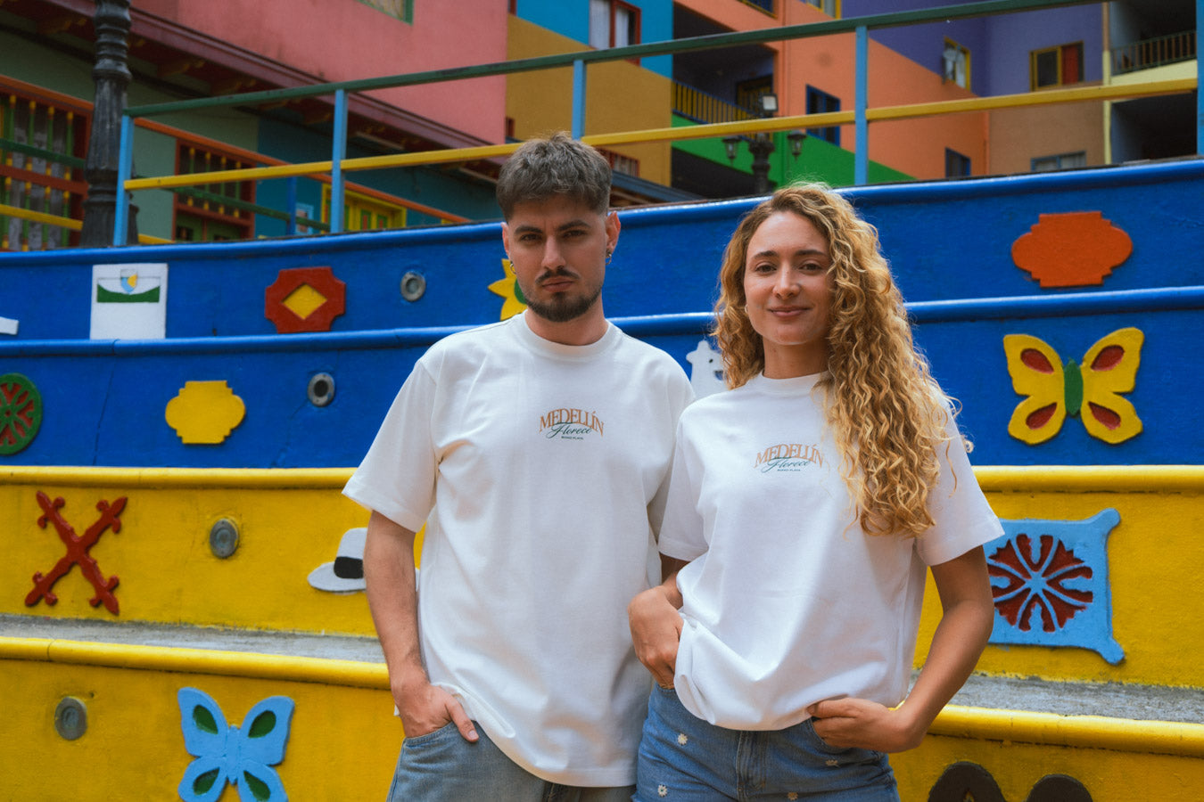Camiseta Media Oversize Medellín Florece Crudo (250 grs)
