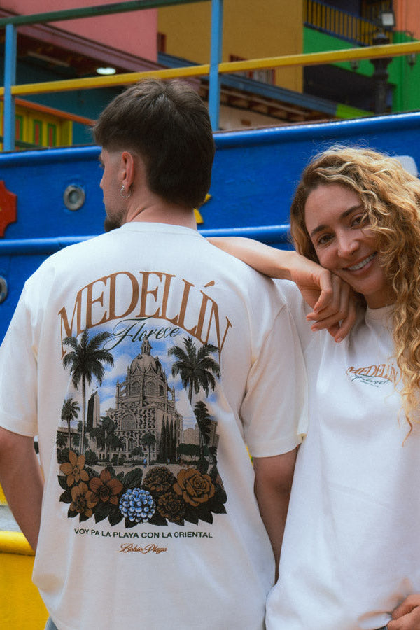 Camiseta Media Oversize Medellín Florece Crudo (250 grs)