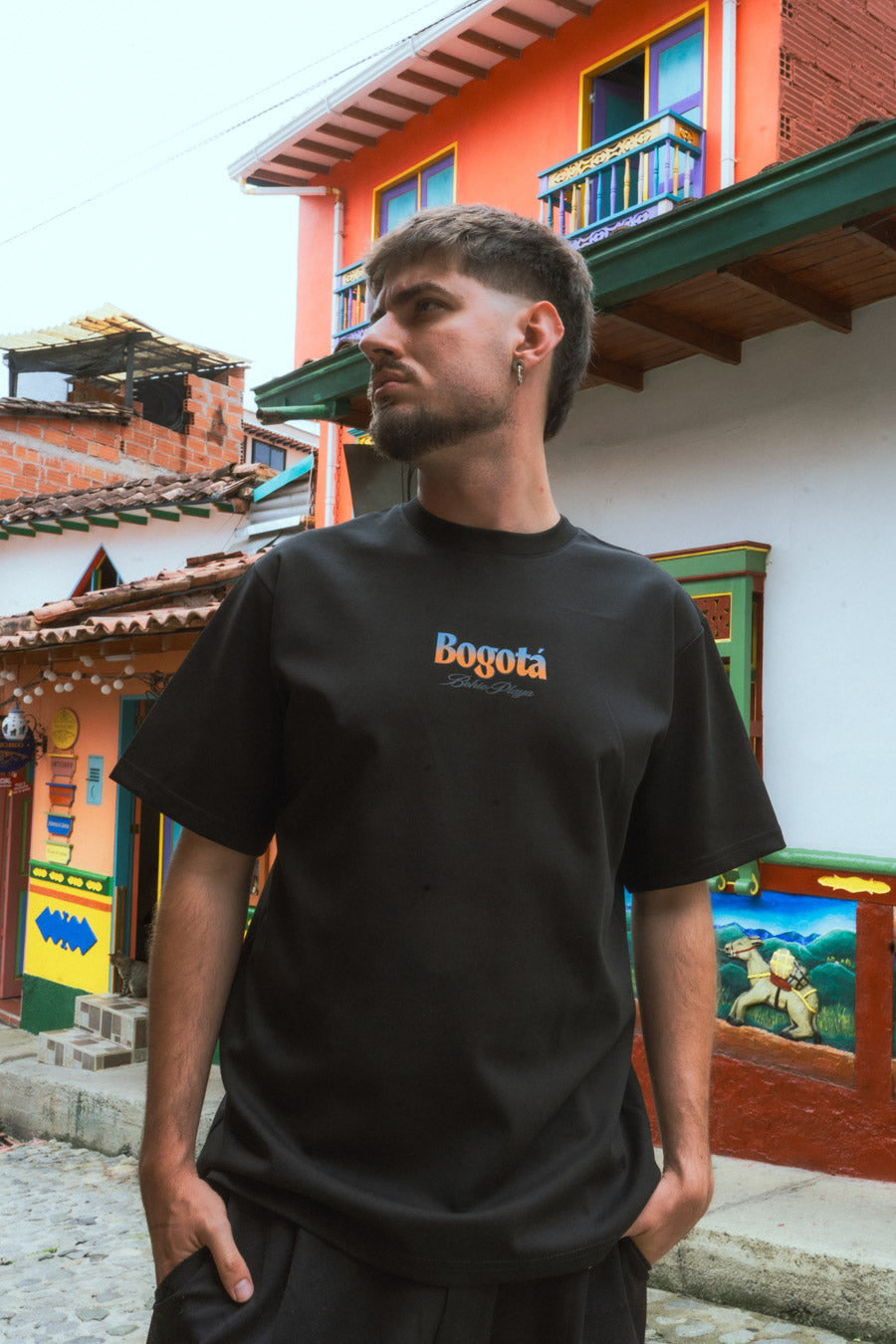 PREVENTA Camiseta Unisex Negra Media Oversize Ciudades Bogotá (250 grs)