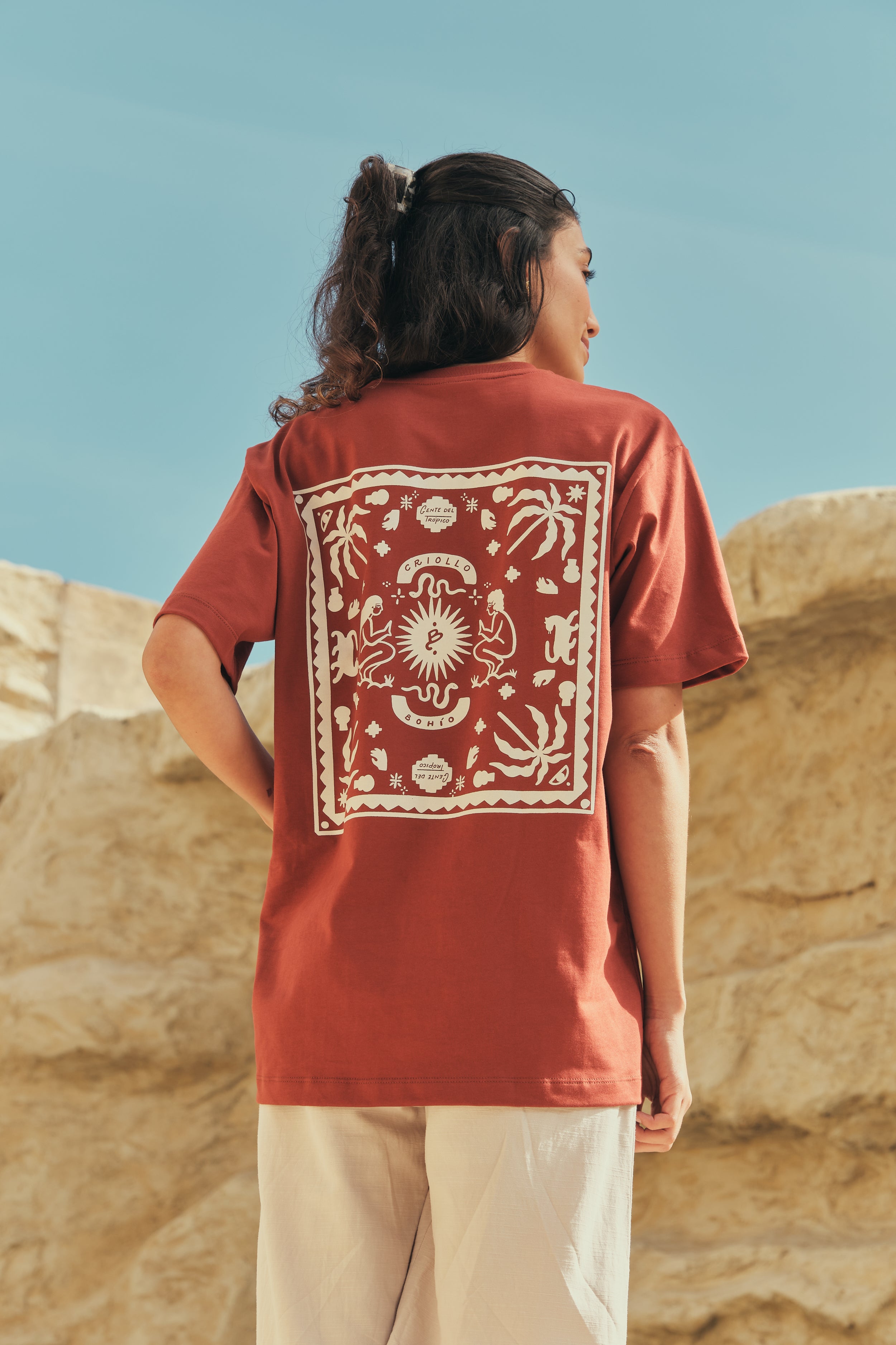 Camiseta Media Oversize Gente Del Trópico Terracota (250 grs)