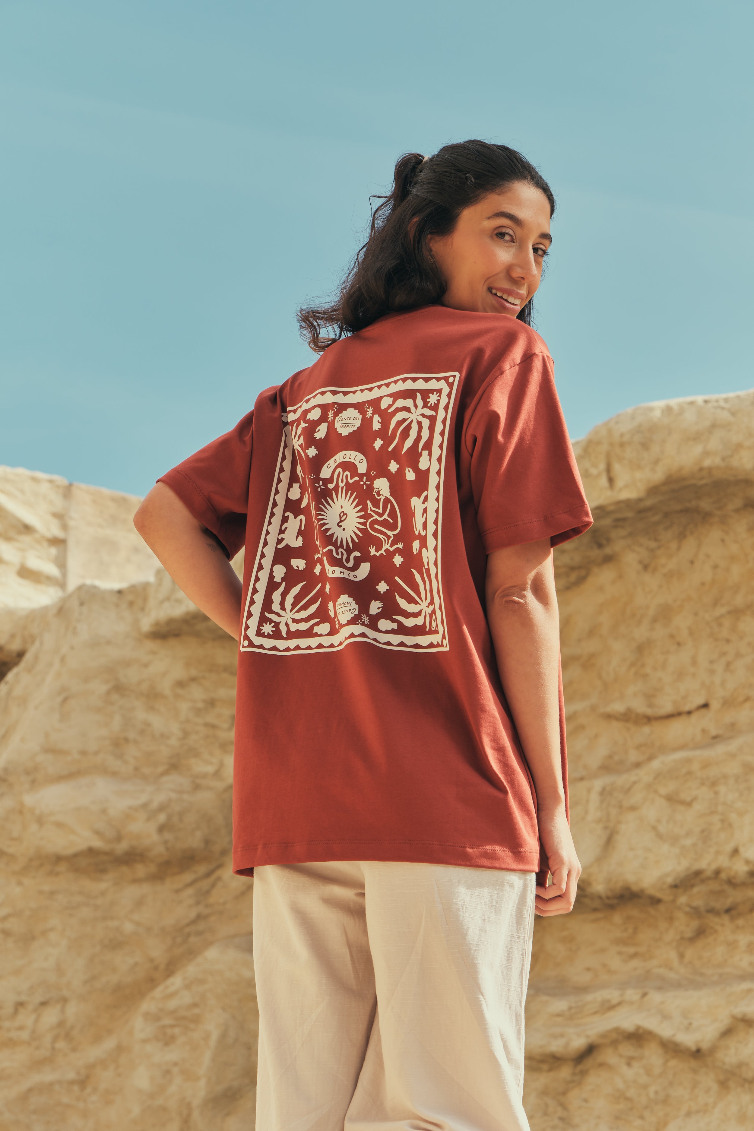 Camiseta Media Oversize Gente Del Trópico Terracota (250 grs)