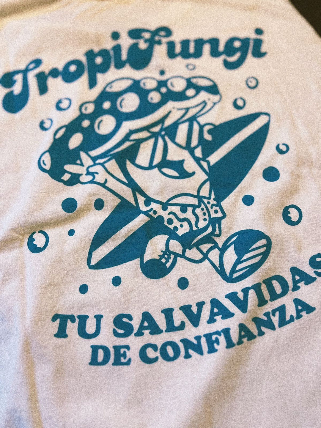 TropiFungi (Camiseta unisex Salvando Mares)