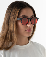 Gafas redondas negras lente rojo (Hechas con plástico) incluye estuche