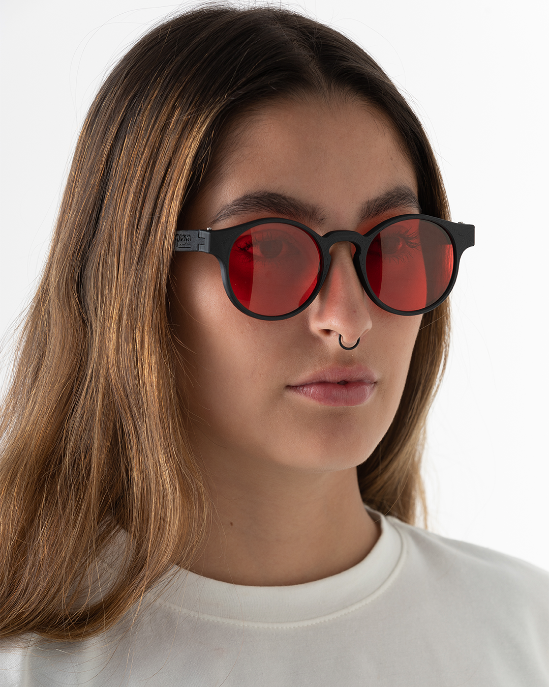 Gafas redondas negras lente rojo (Hechas con plástico) incluye estuche