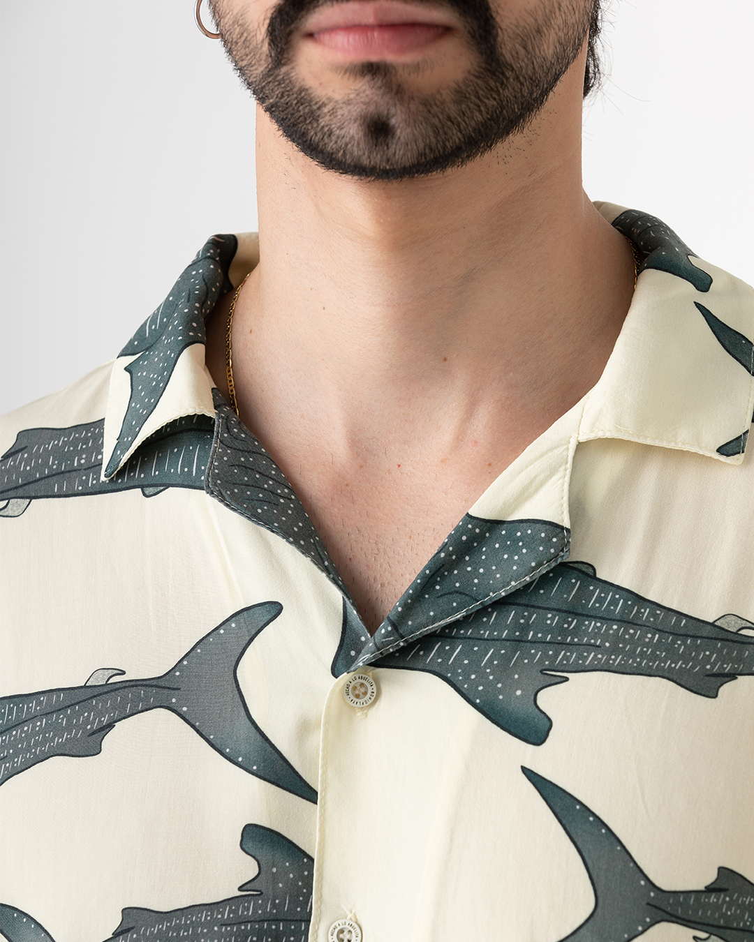 Camisa Hombre Tiburón Ballena (Beige Chalis)