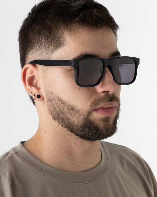 Gafas cuadradas negras lente negro (Hechas con plástico) incluye estuche