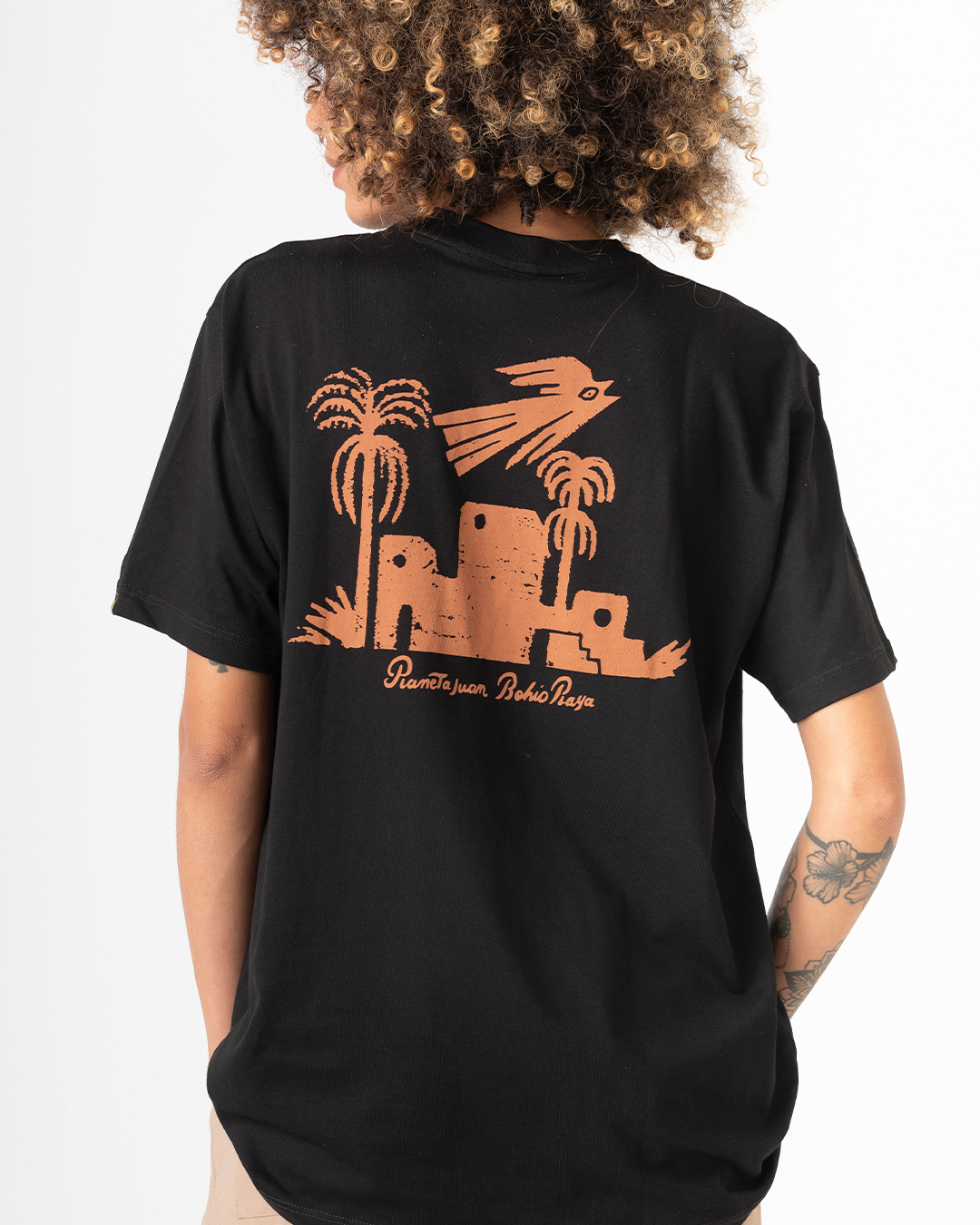 Camiseta unisex Sahara Planeta Juan X Bohío (Medio oversize 220gr)