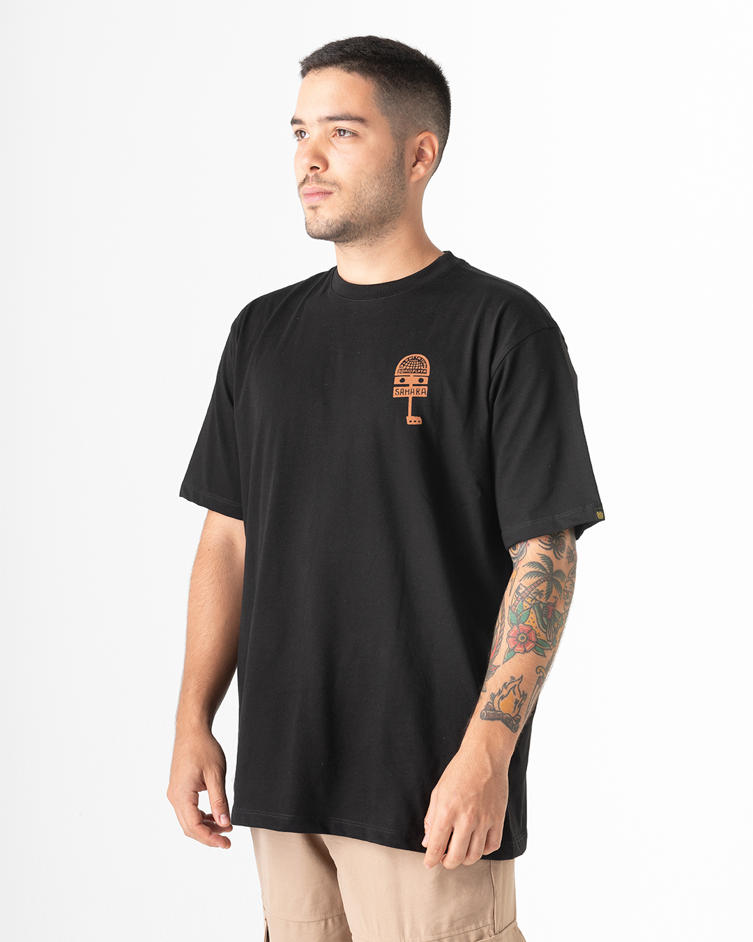 Camiseta unisex Sahara Planeta Juan X Bohío negra Medio oversize (Algodón 220gr)