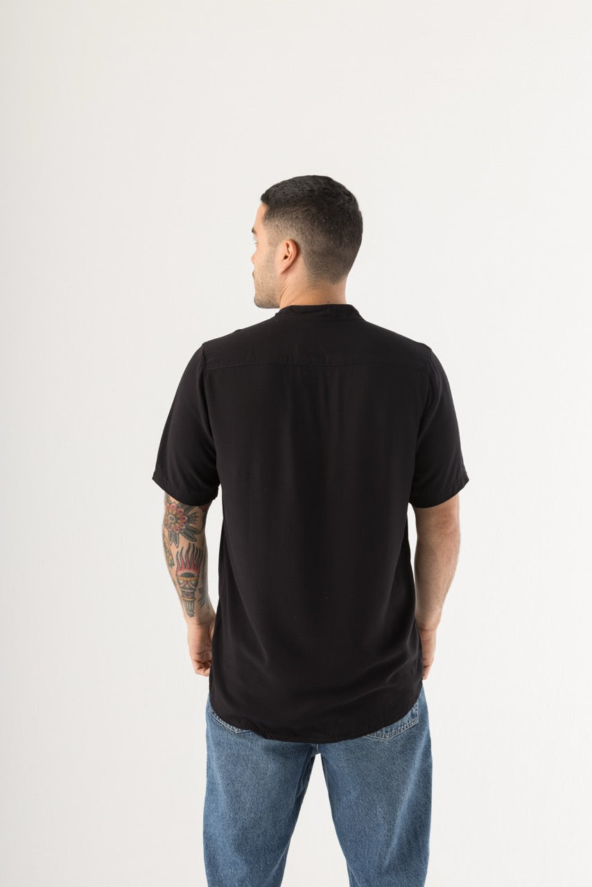 Camisa Hombre Cuello Mao Negra Solano (Chalis)